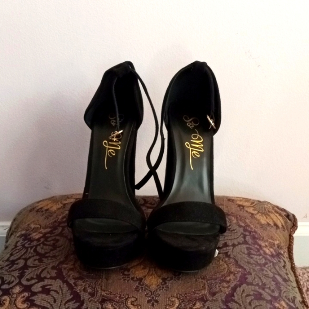 The So Me shoes are black and goes with anything and the size is a 6.